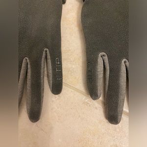 North Face Gray Women’s Gloves